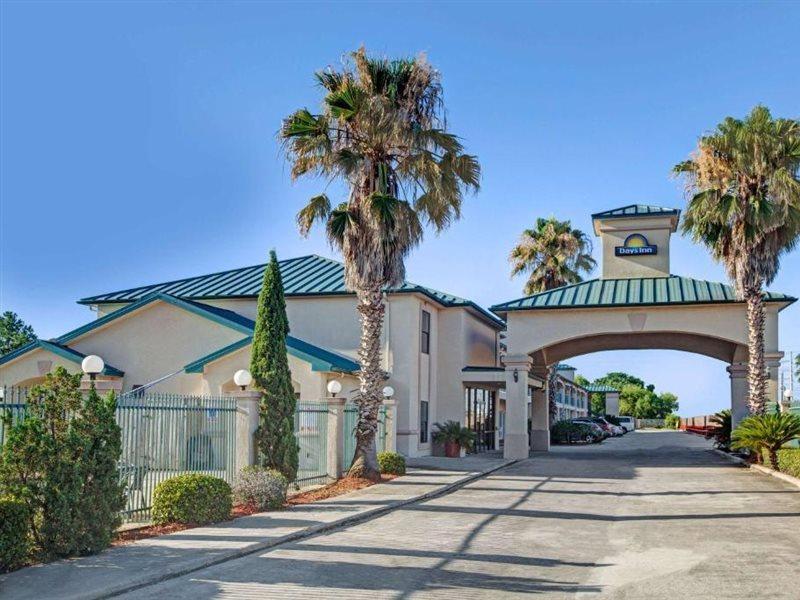 Days Inn & Suites By Wyndham Houston North - Spring Exteriör bild