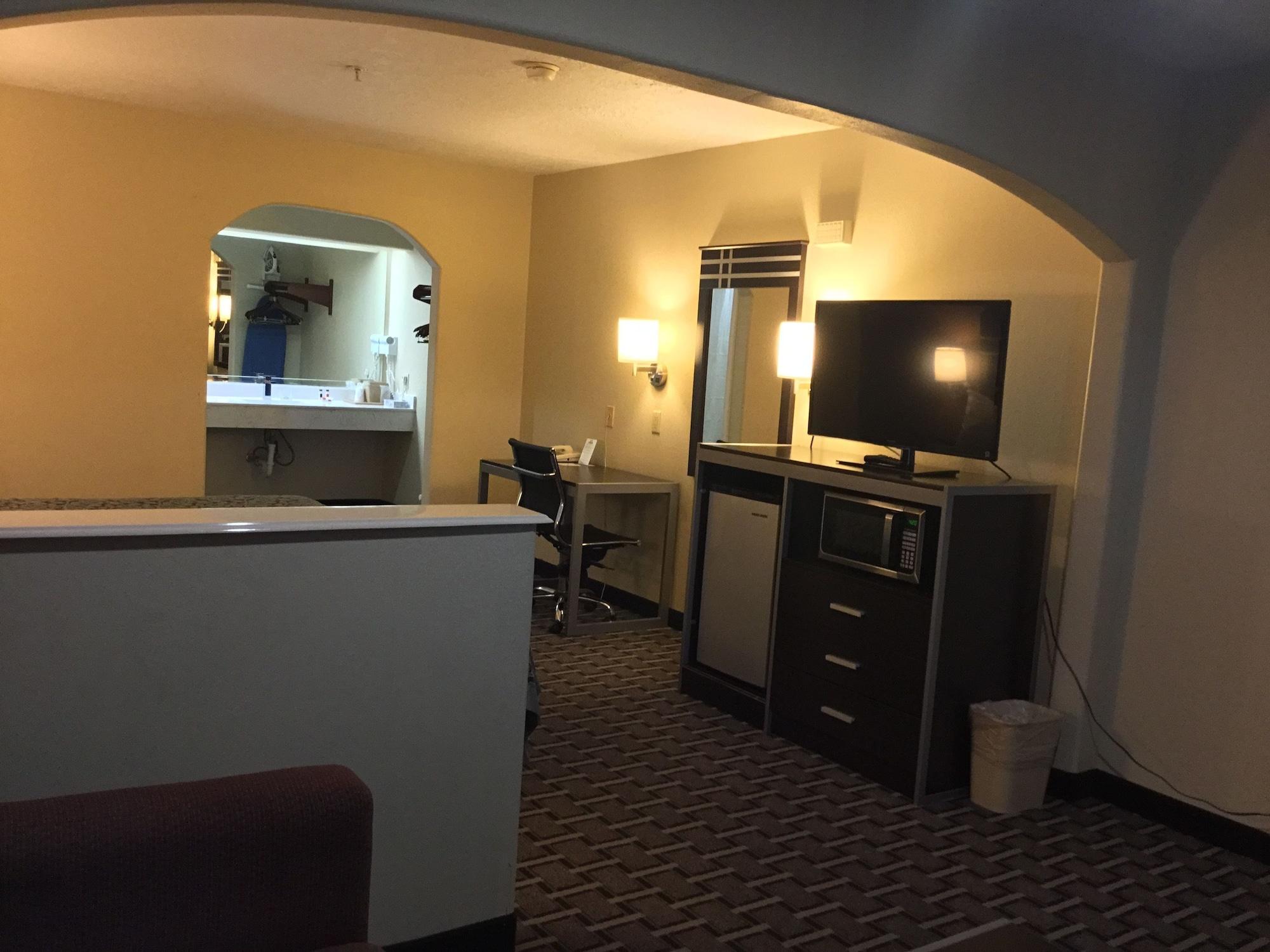 Days Inn & Suites By Wyndham Houston North - Spring Exteriör bild