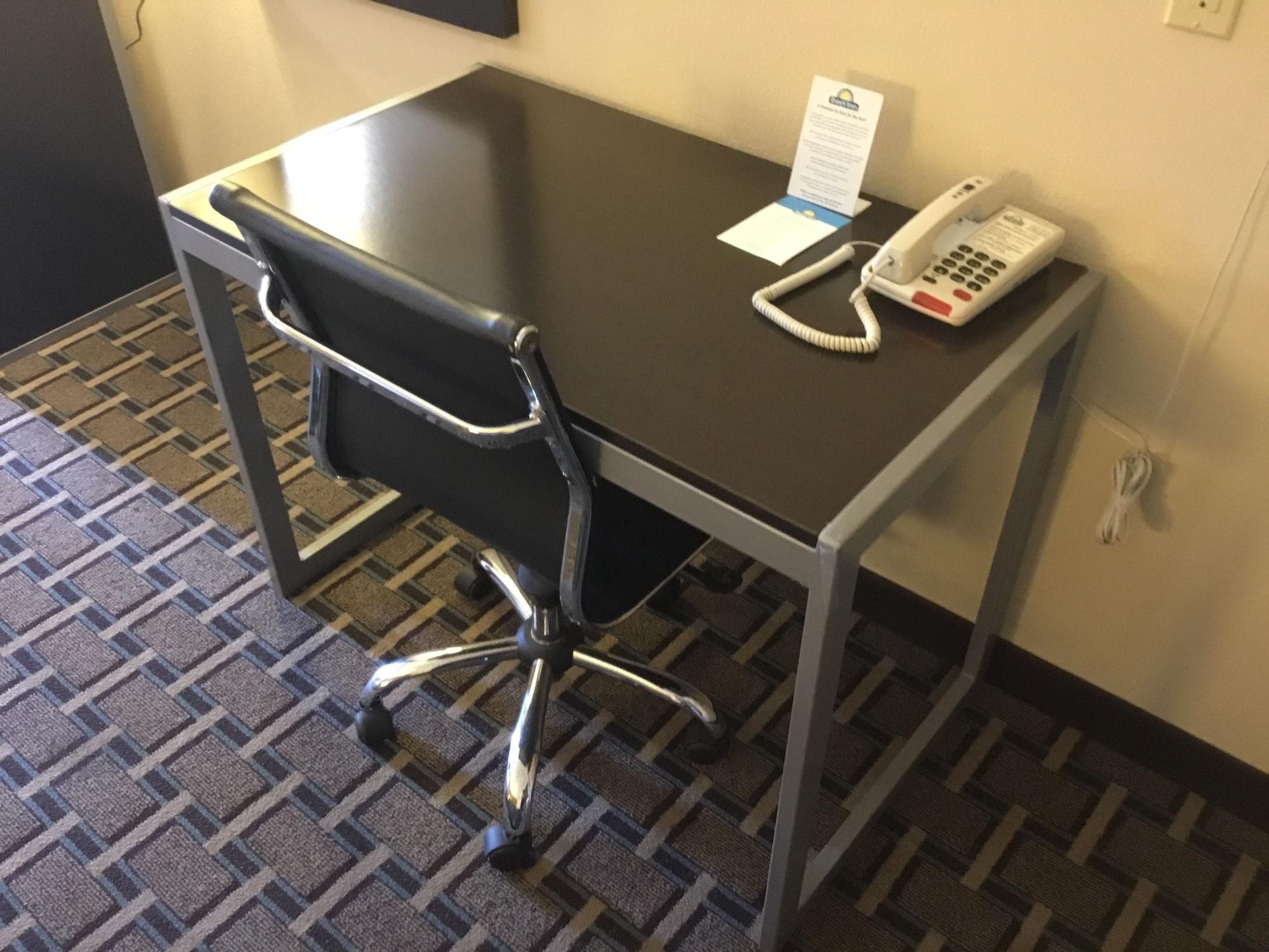 Days Inn & Suites By Wyndham Houston North - Spring Exteriör bild