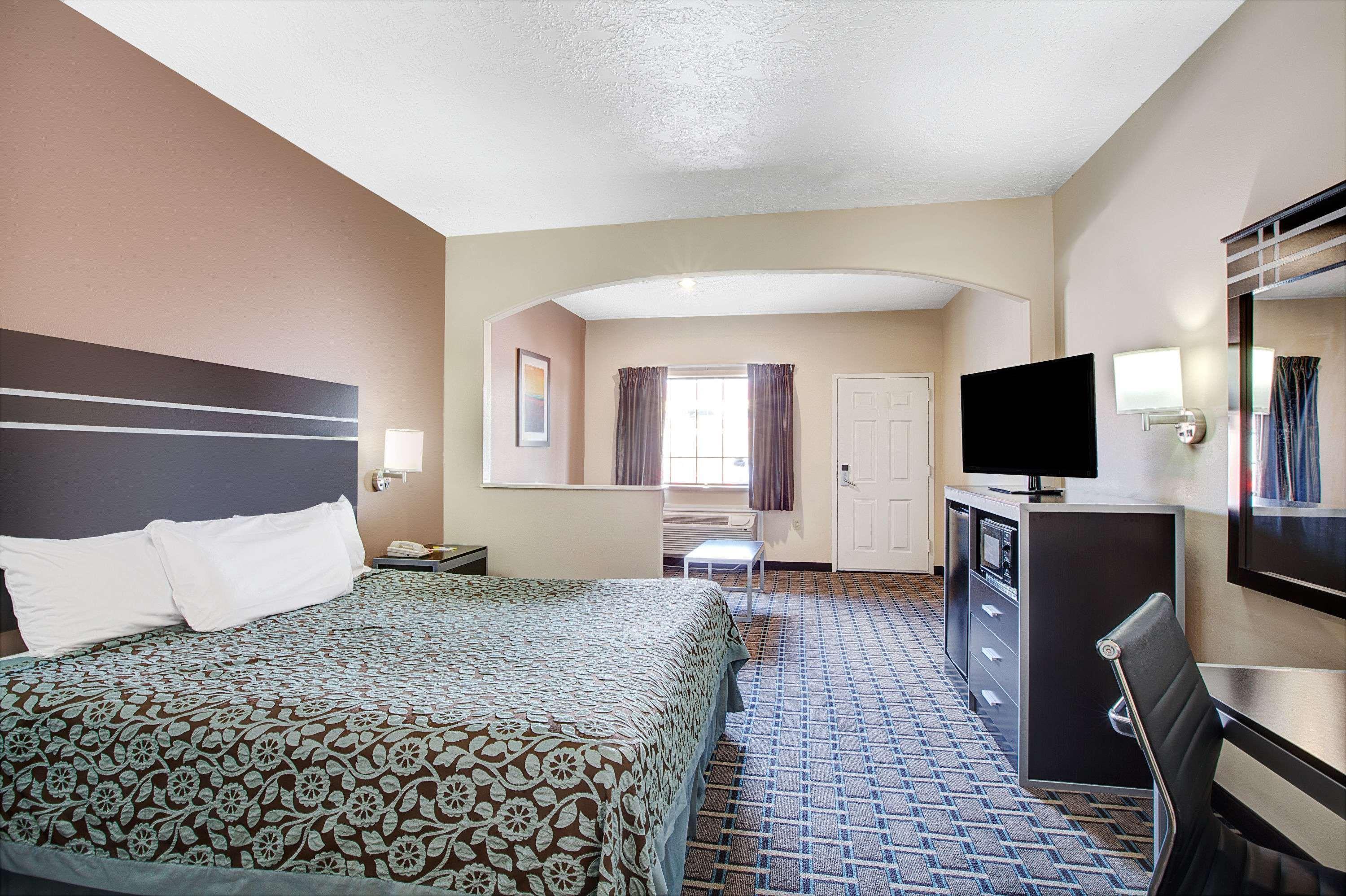 Days Inn & Suites By Wyndham Houston North - Spring Exteriör bild