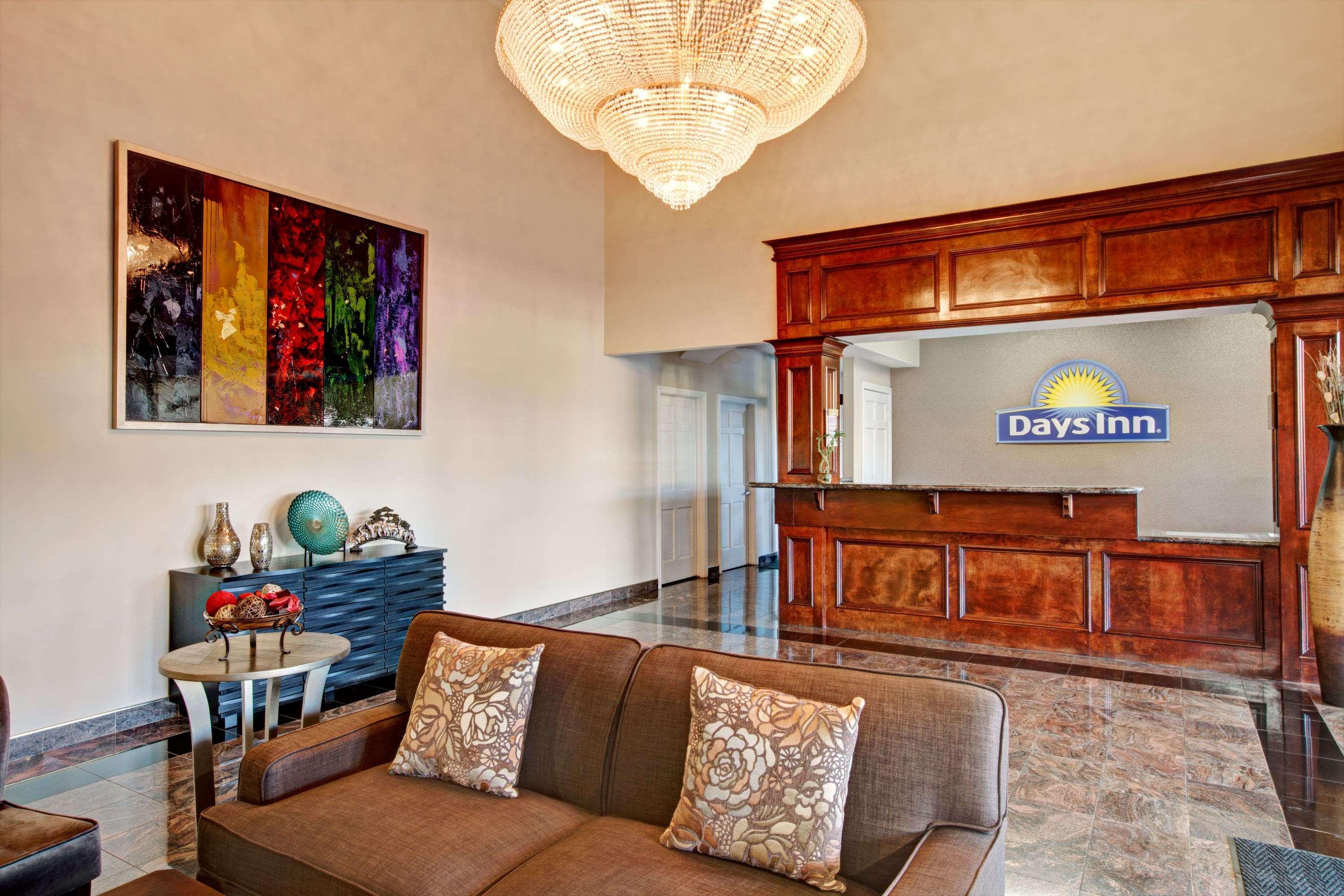 Days Inn & Suites By Wyndham Houston North - Spring Exteriör bild